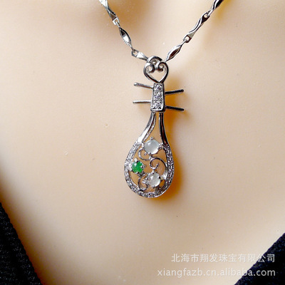 緬甸天然翡翠鑲嵌925銀琵琶吊墜 傳統(tǒng)與時(shí)尚的優(yōu)雅交響